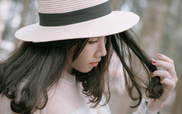 Cô gái trẻ