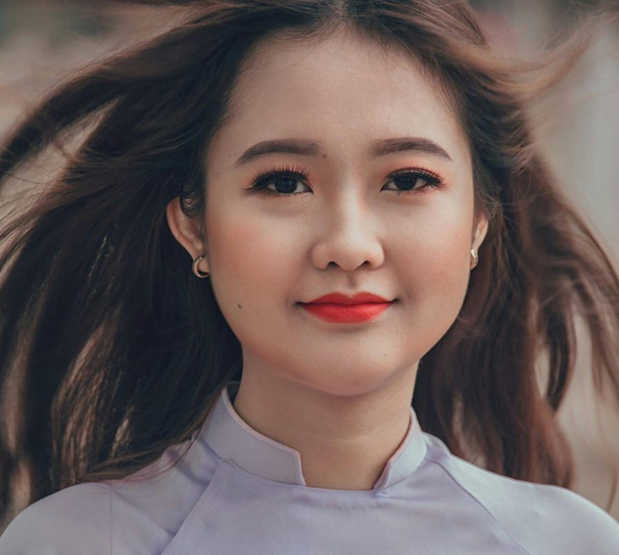 Cô gái xinh đẹp